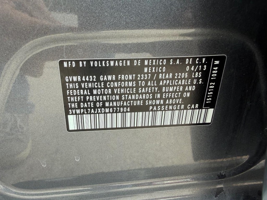 Volkswagen Jetta SportWagen Vehicle Full-screen Gallery Image 28