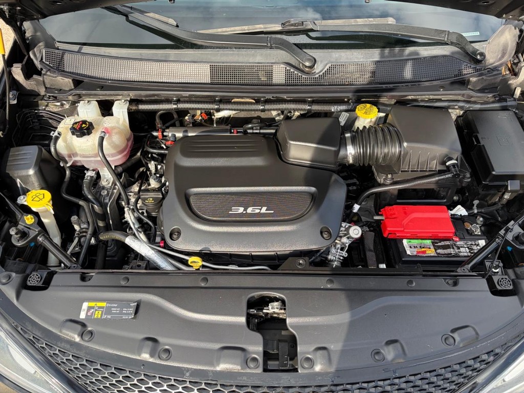 Chrysler Pacifica Vehicle Full-screen Gallery Image 26