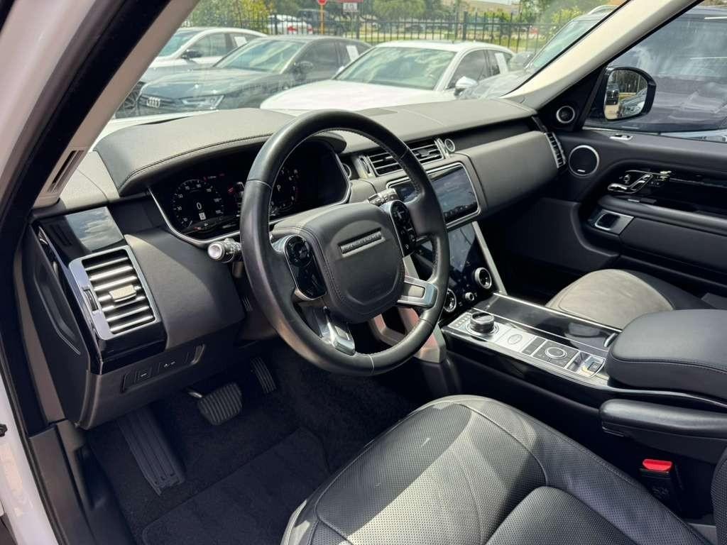 Land Rover Range Rover Vehicle Full-screen Gallery Image 10