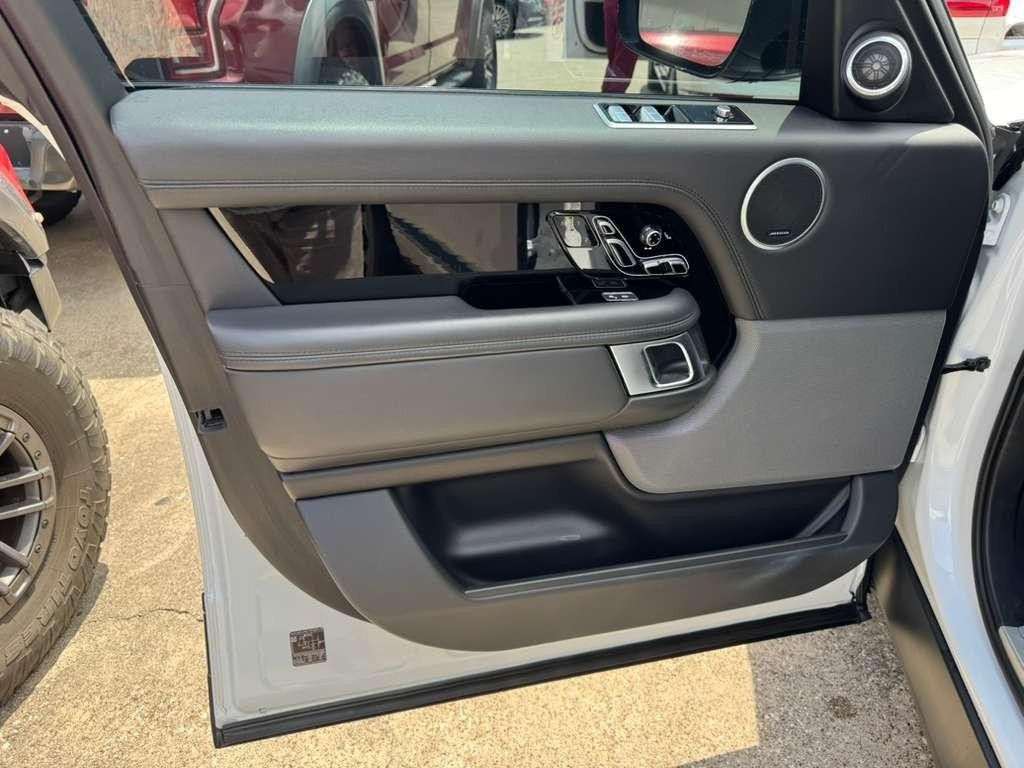 Land Rover Range Rover Vehicle Full-screen Gallery Image 12