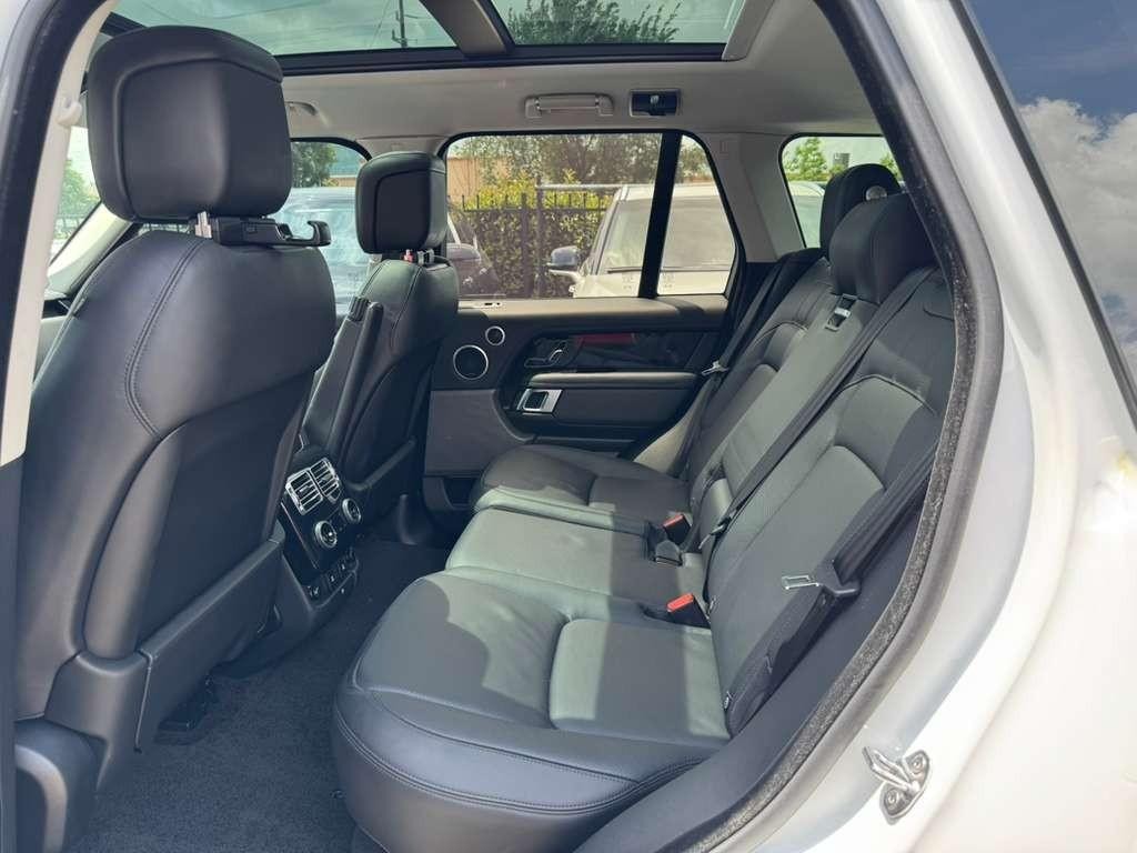 Land Rover Range Rover Vehicle Full-screen Gallery Image 18