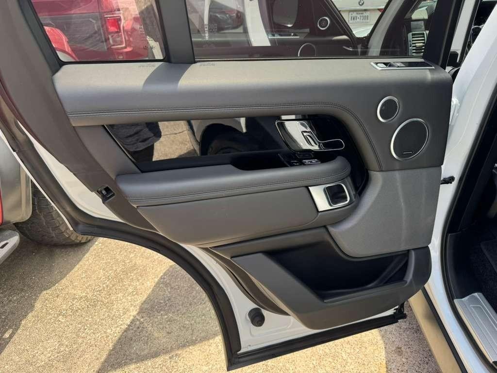 Land Rover Range Rover Vehicle Full-screen Gallery Image 19