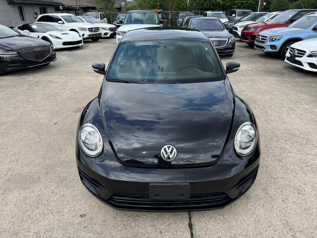 Volkswagen Beetle Vehicle Full-screen Gallery Image 03