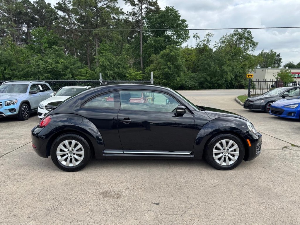 Volkswagen Beetle Vehicle Full-screen Gallery Image 05