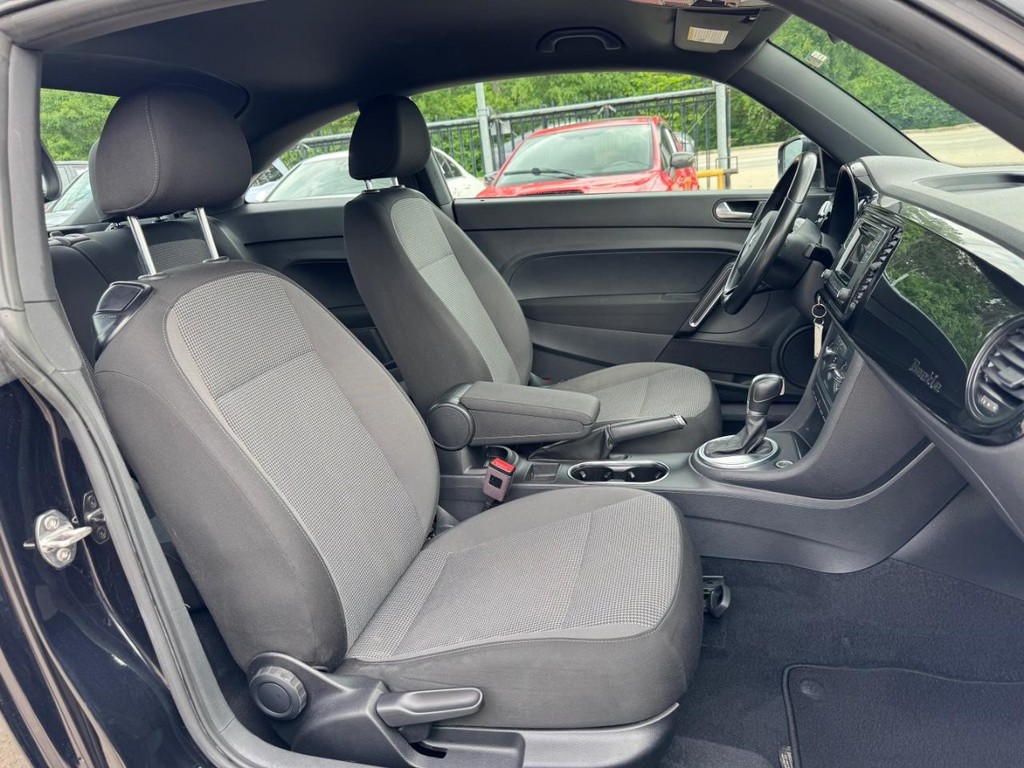 Volkswagen Beetle Vehicle Full-screen Gallery Image 14