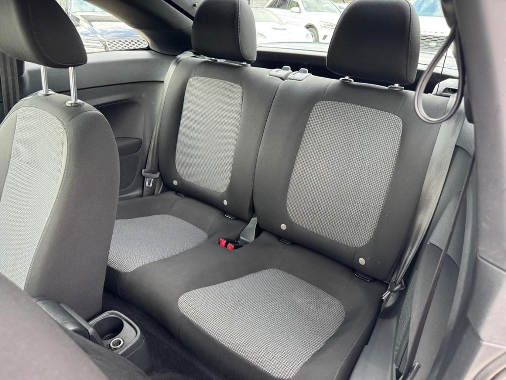 Volkswagen Beetle Vehicle Full-screen Gallery Image 16