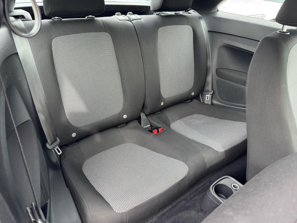 Volkswagen Beetle Vehicle Full-screen Gallery Image 17