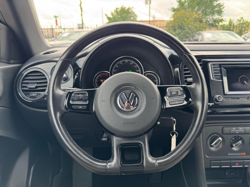 Volkswagen Beetle Vehicle Full-screen Gallery Image 18