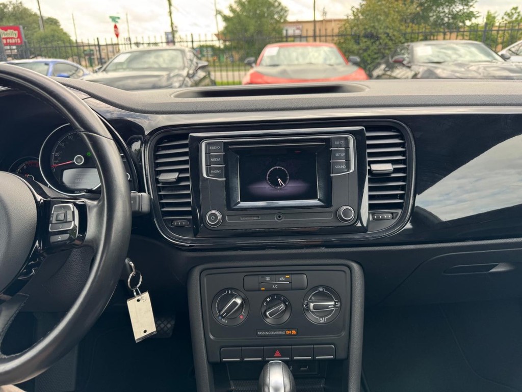 Volkswagen Beetle Vehicle Full-screen Gallery Image 20