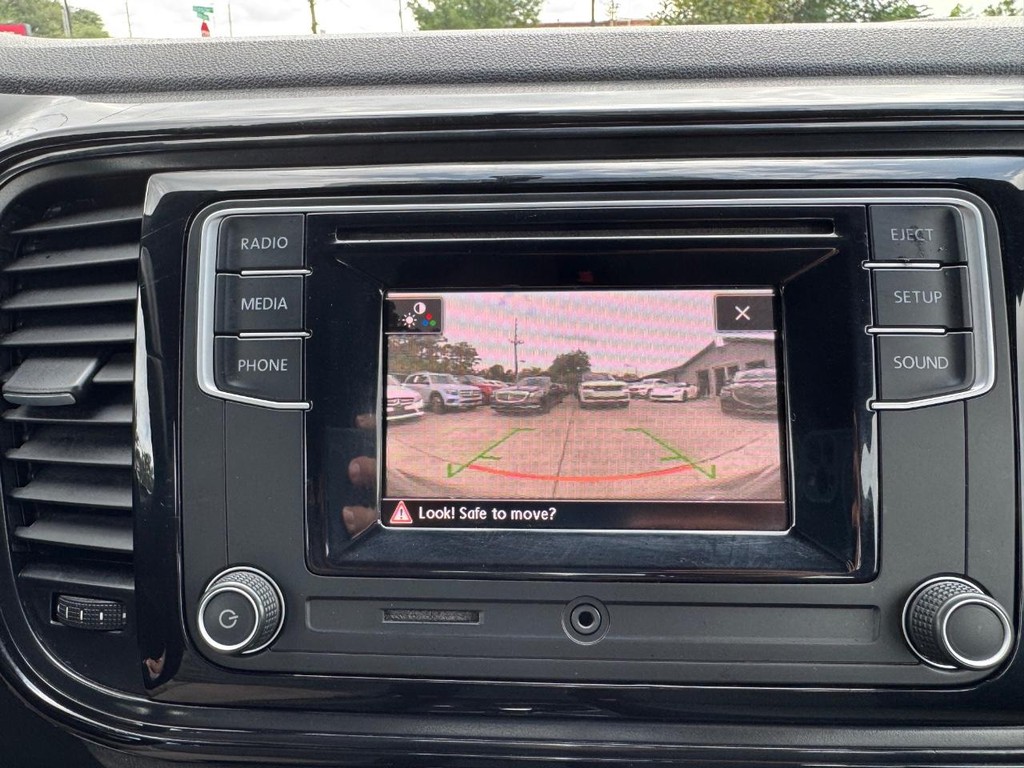 Volkswagen Beetle Vehicle Full-screen Gallery Image 21