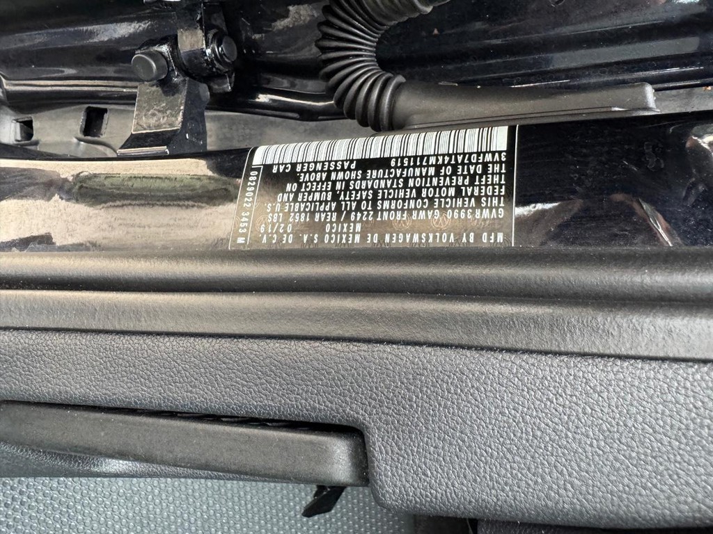 Volkswagen Beetle Vehicle Full-screen Gallery Image 26