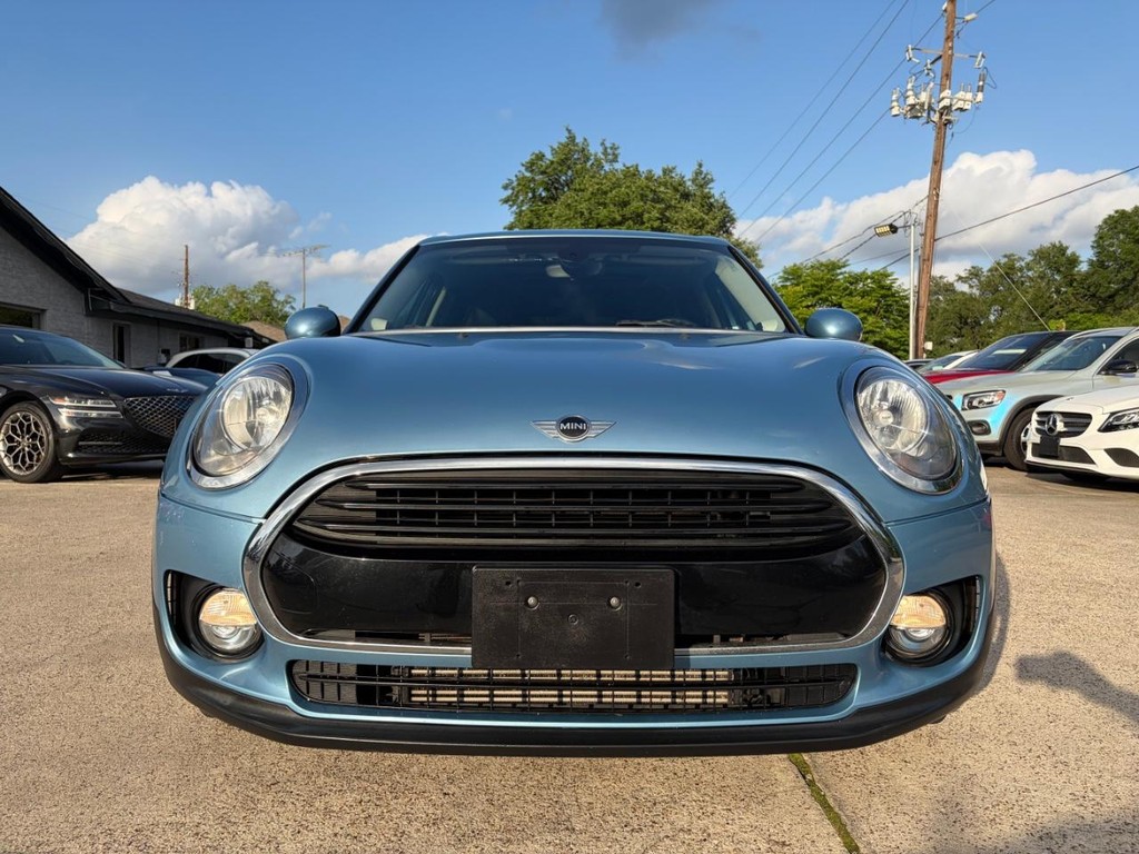 MINI Clubman Vehicle Full-screen Gallery Image 02