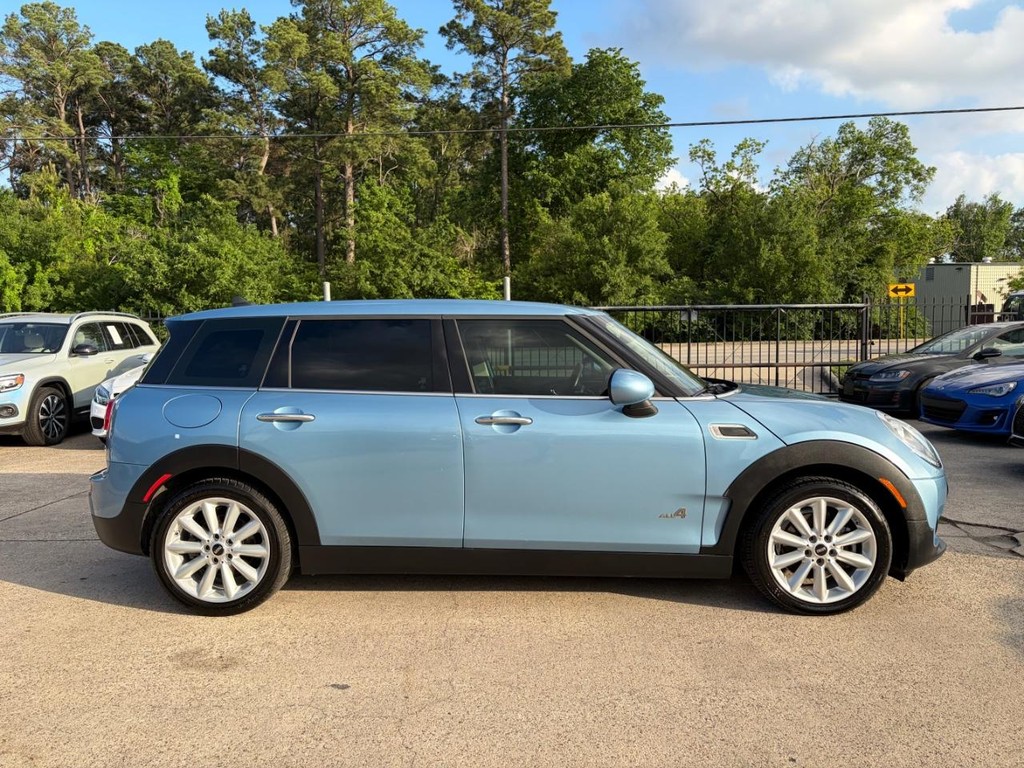 MINI Clubman Vehicle Full-screen Gallery Image 05