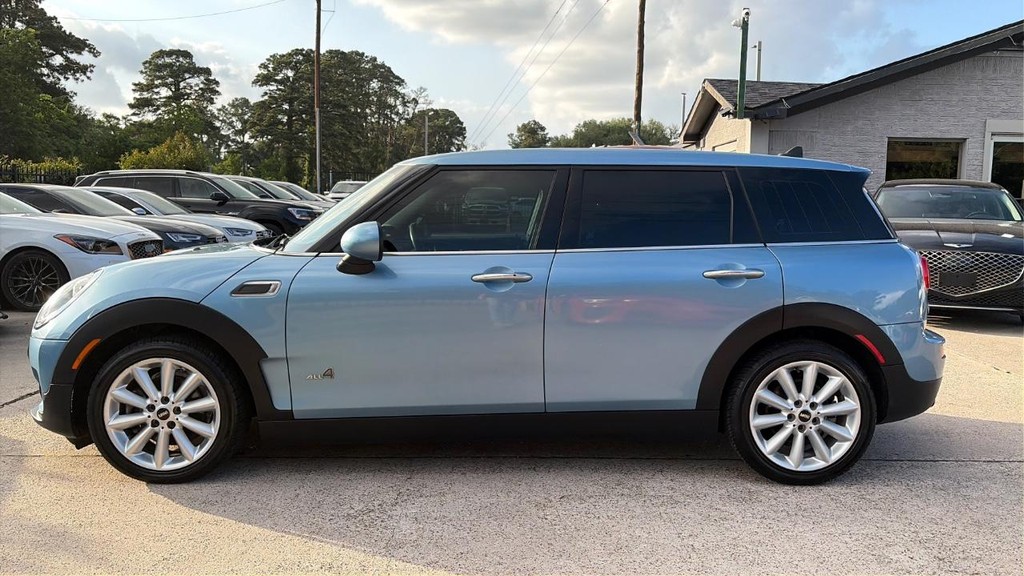 MINI Clubman Vehicle Full-screen Gallery Image 09