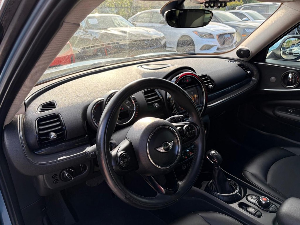 MINI Clubman Vehicle Full-screen Gallery Image 10