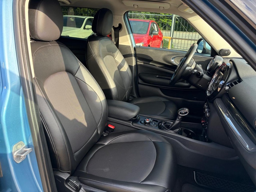 MINI Clubman Vehicle Full-screen Gallery Image 14