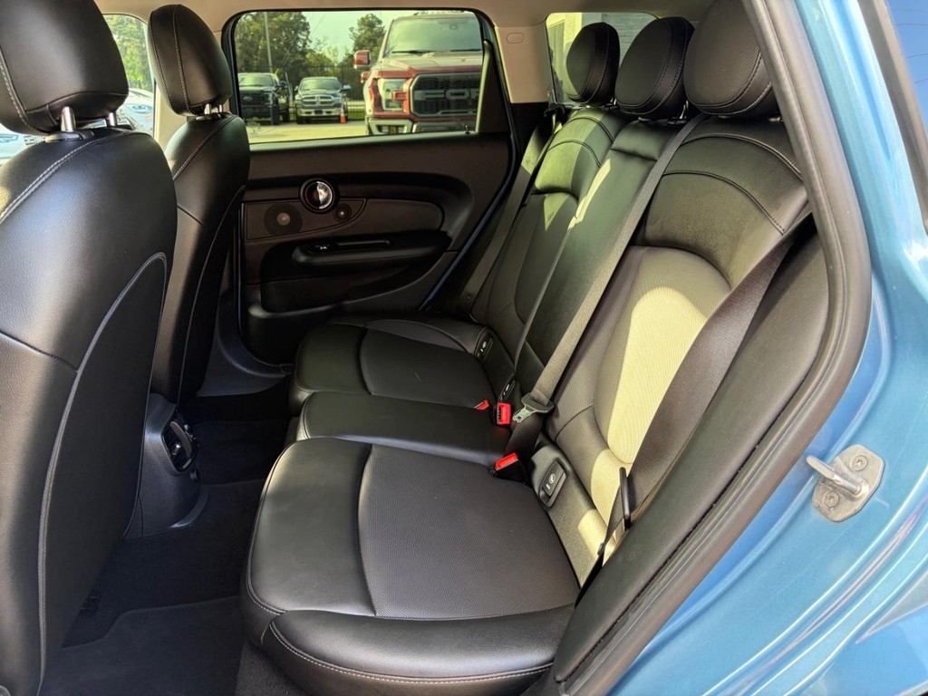 MINI Clubman Vehicle Full-screen Gallery Image 16