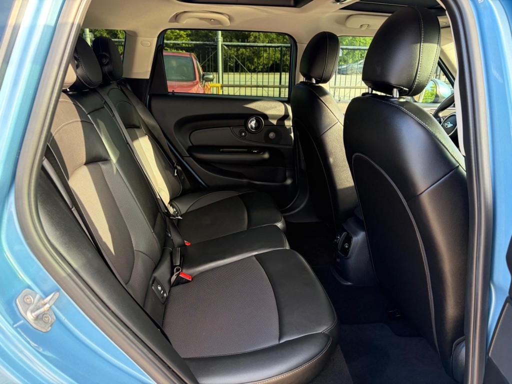 MINI Clubman Vehicle Full-screen Gallery Image 18