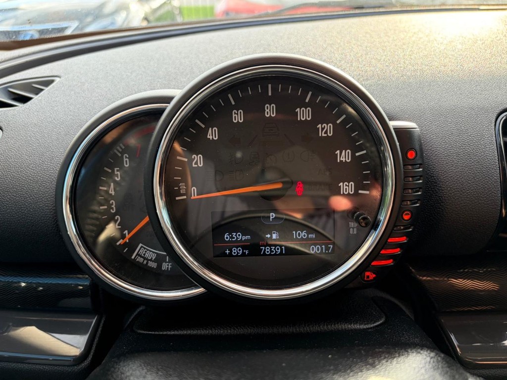 MINI Clubman Vehicle Full-screen Gallery Image 21