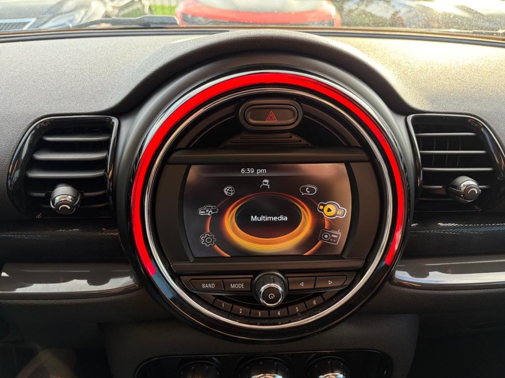 MINI Clubman Vehicle Full-screen Gallery Image 22