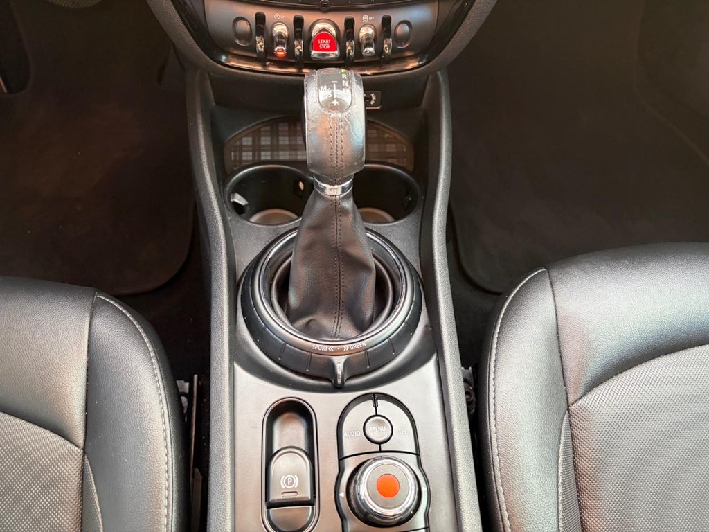 MINI Clubman Vehicle Full-screen Gallery Image 24