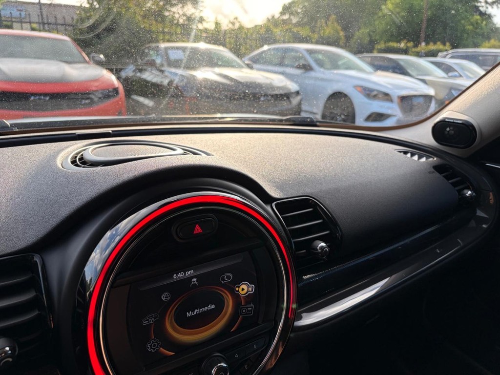 MINI Clubman Vehicle Full-screen Gallery Image 25