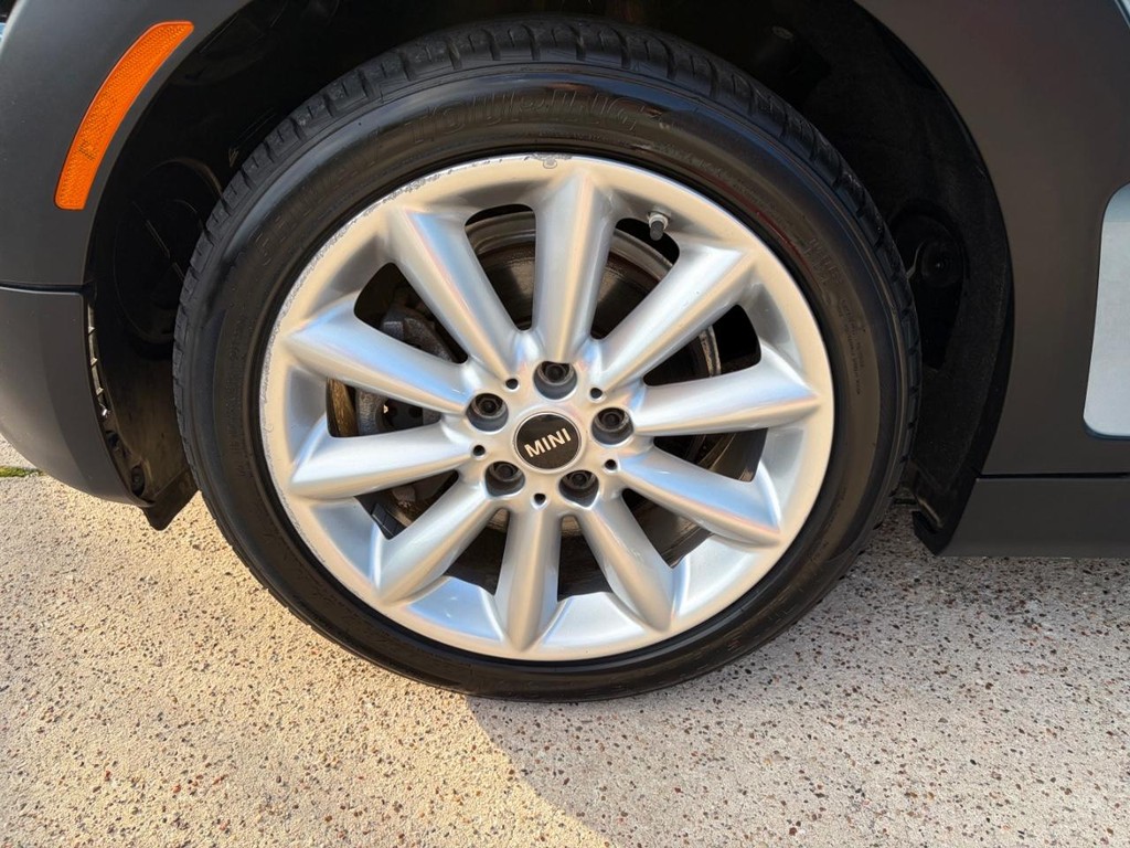 MINI Clubman Vehicle Full-screen Gallery Image 28