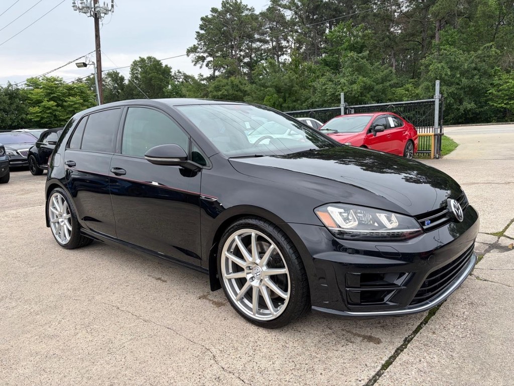 Volkswagen Golf R Vehicle Full-screen Gallery Image 04