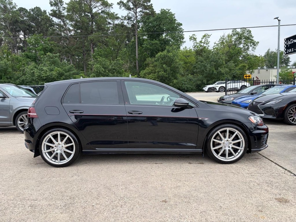 Volkswagen Golf R Vehicle Full-screen Gallery Image 05