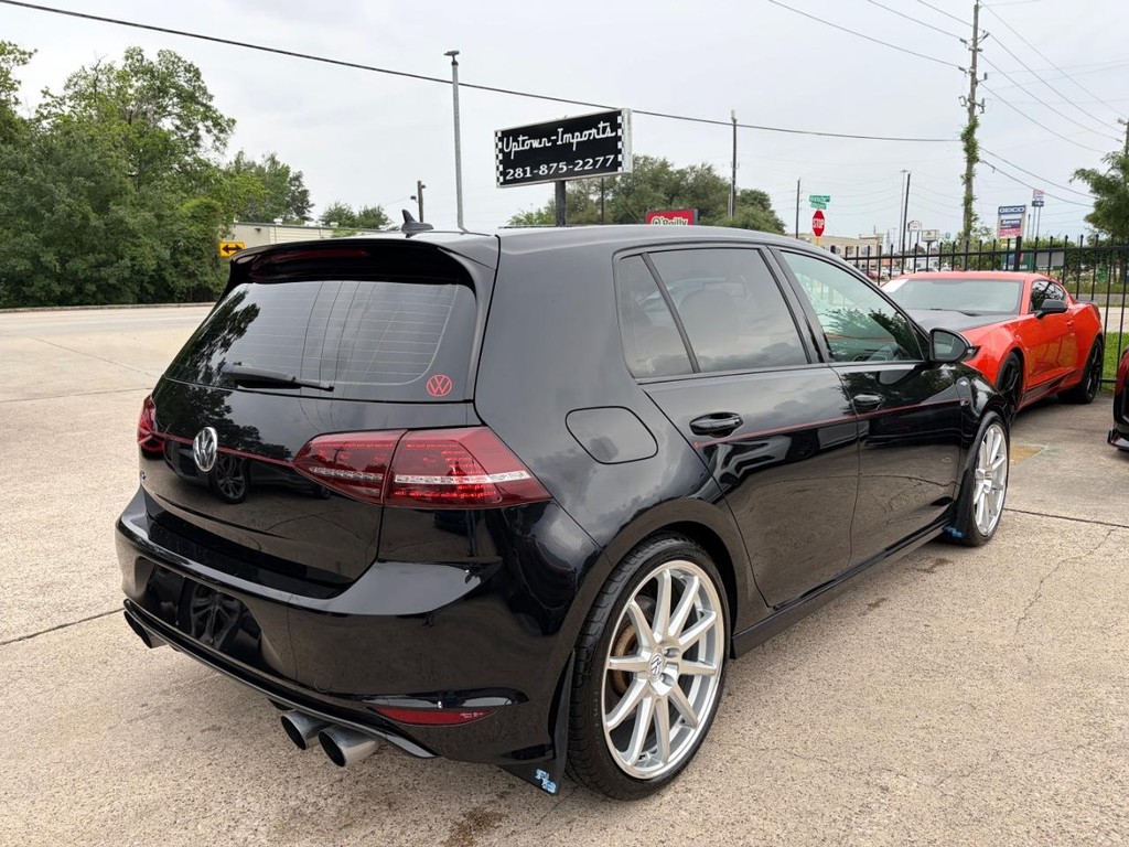 Volkswagen Golf R Vehicle Full-screen Gallery Image 06