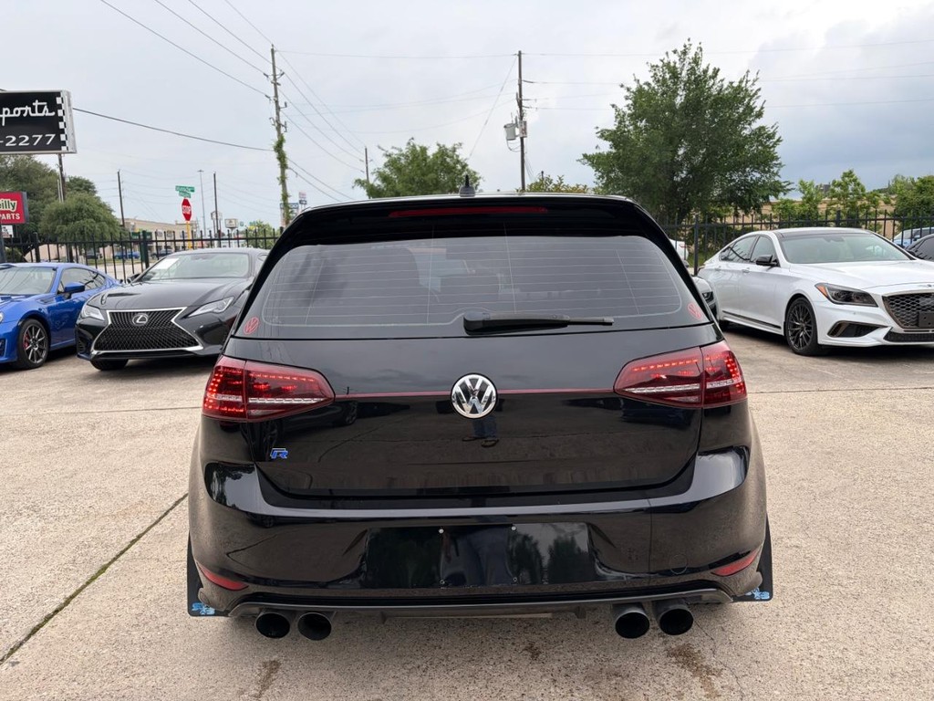 Volkswagen Golf R Vehicle Full-screen Gallery Image 07