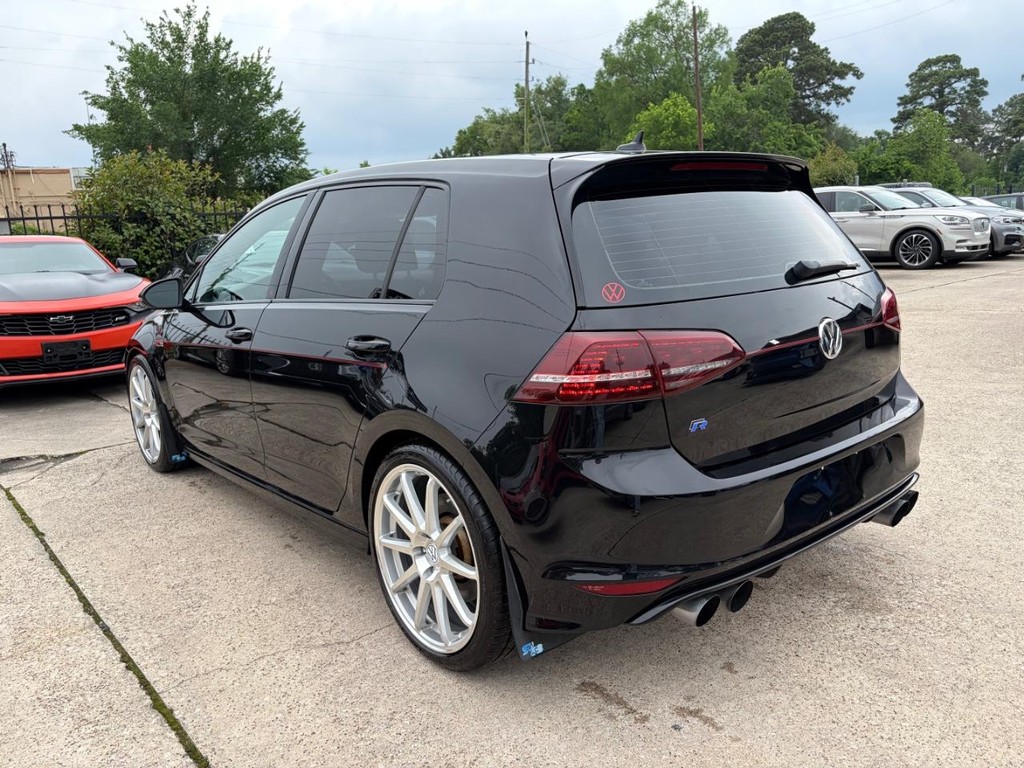 Volkswagen Golf R Vehicle Full-screen Gallery Image 08