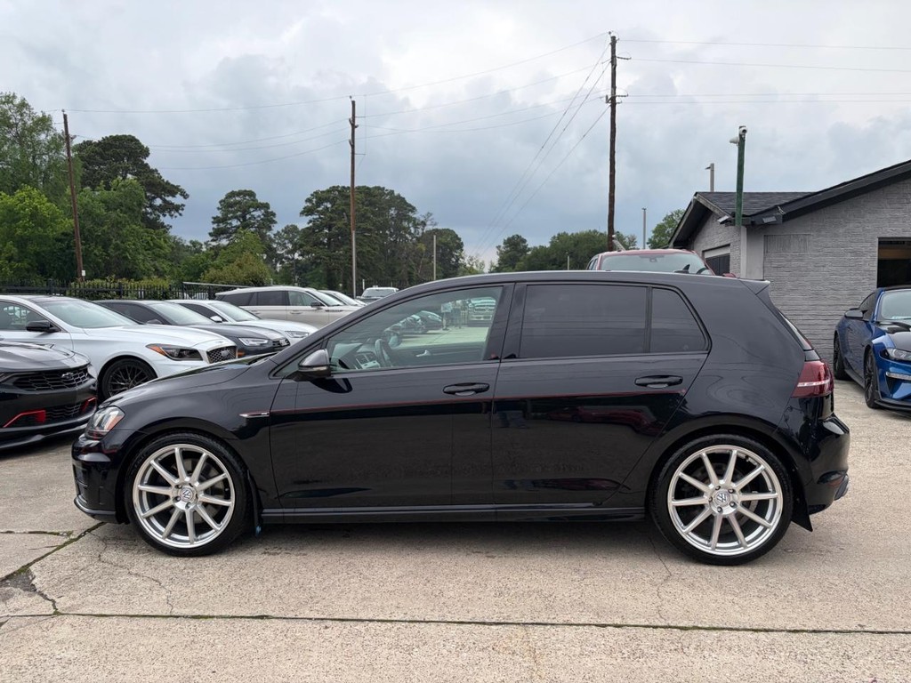 Volkswagen Golf R Vehicle Full-screen Gallery Image 09