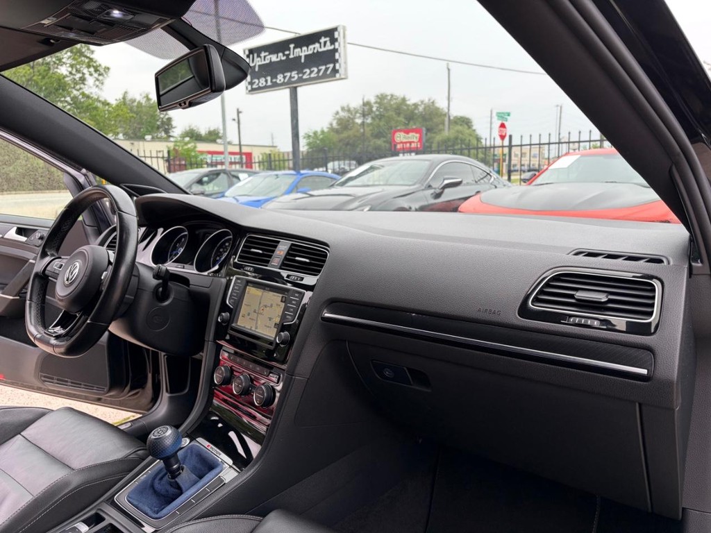 Volkswagen Golf R Vehicle Full-screen Gallery Image 13