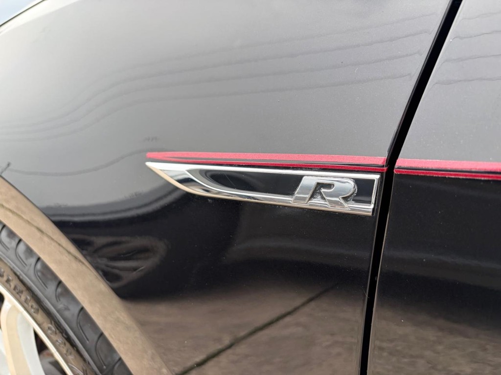 Volkswagen Golf R Vehicle Full-screen Gallery Image 28