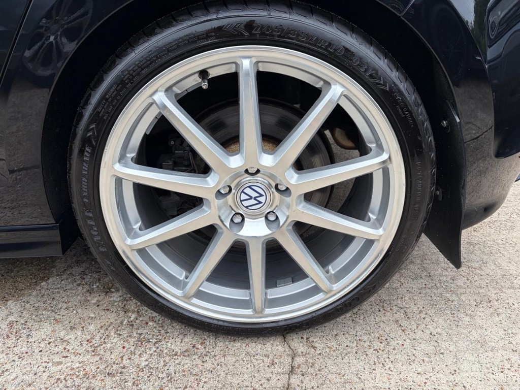 Volkswagen Golf R Vehicle Full-screen Gallery Image 29