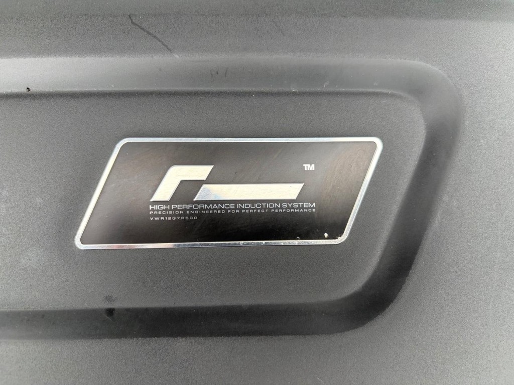 Volkswagen Golf R Vehicle Full-screen Gallery Image 30