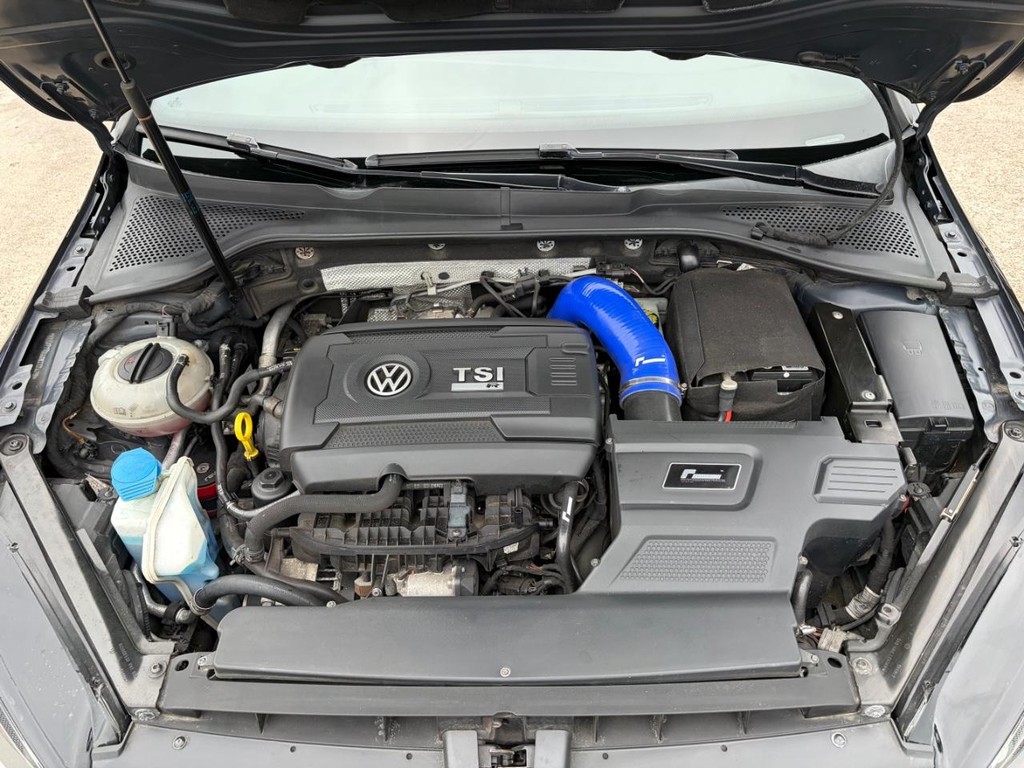 Volkswagen Golf R Vehicle Full-screen Gallery Image 31