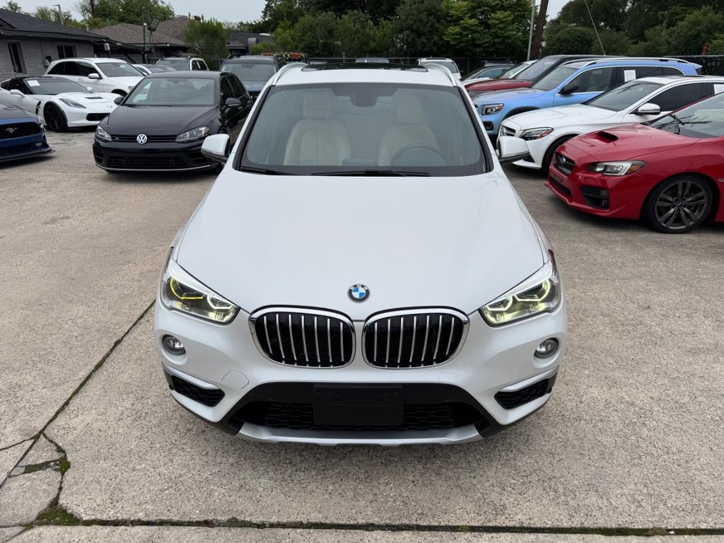 BMW X1 Vehicle Full-screen Gallery Image 02