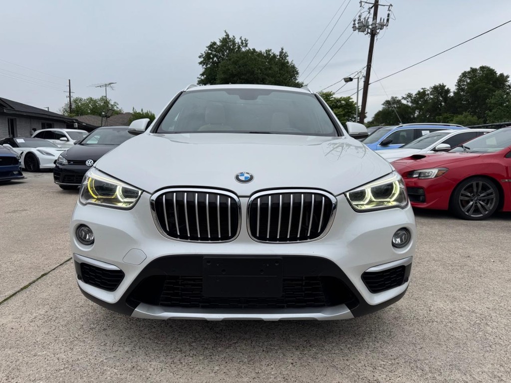 BMW X1 Vehicle Full-screen Gallery Image 03