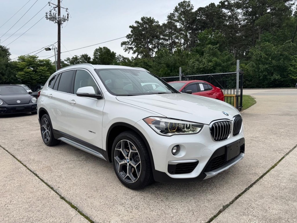 BMW X1 Vehicle Full-screen Gallery Image 04