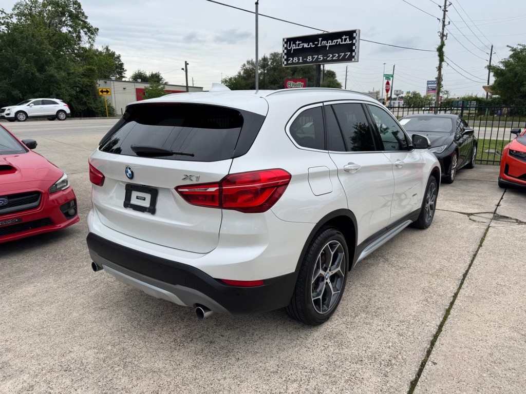 BMW X1 Vehicle Full-screen Gallery Image 06