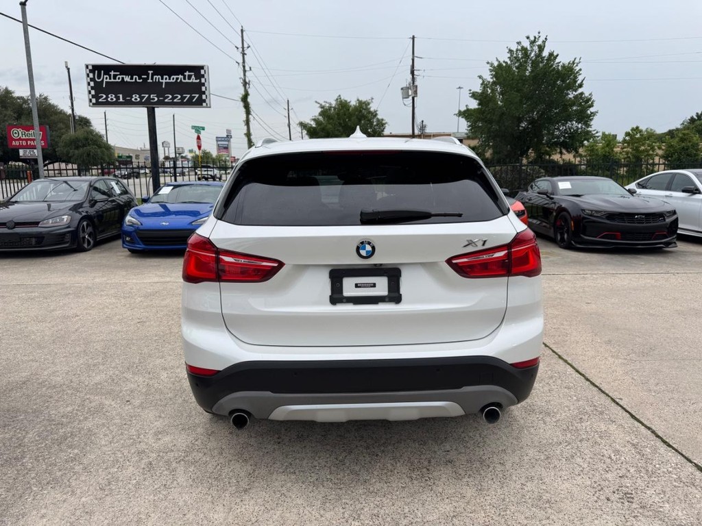 BMW X1 Vehicle Full-screen Gallery Image 07