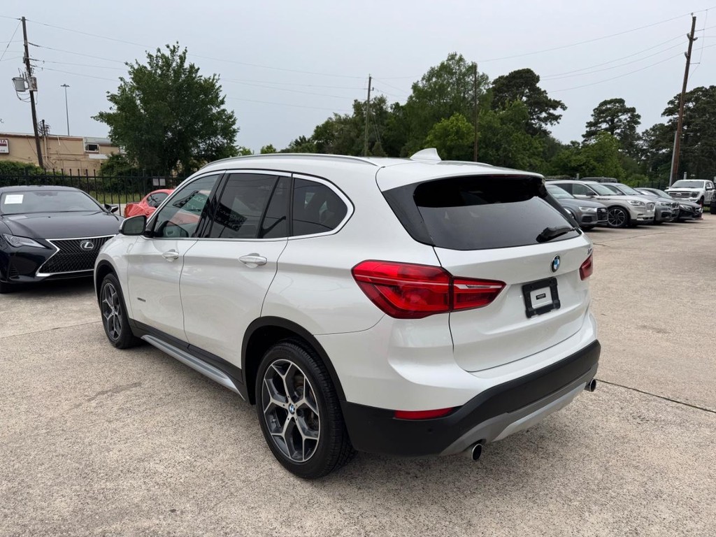 BMW X1 Vehicle Full-screen Gallery Image 08