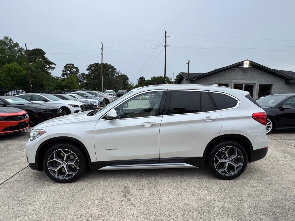 BMW X1 Vehicle Full-screen Gallery Image 09