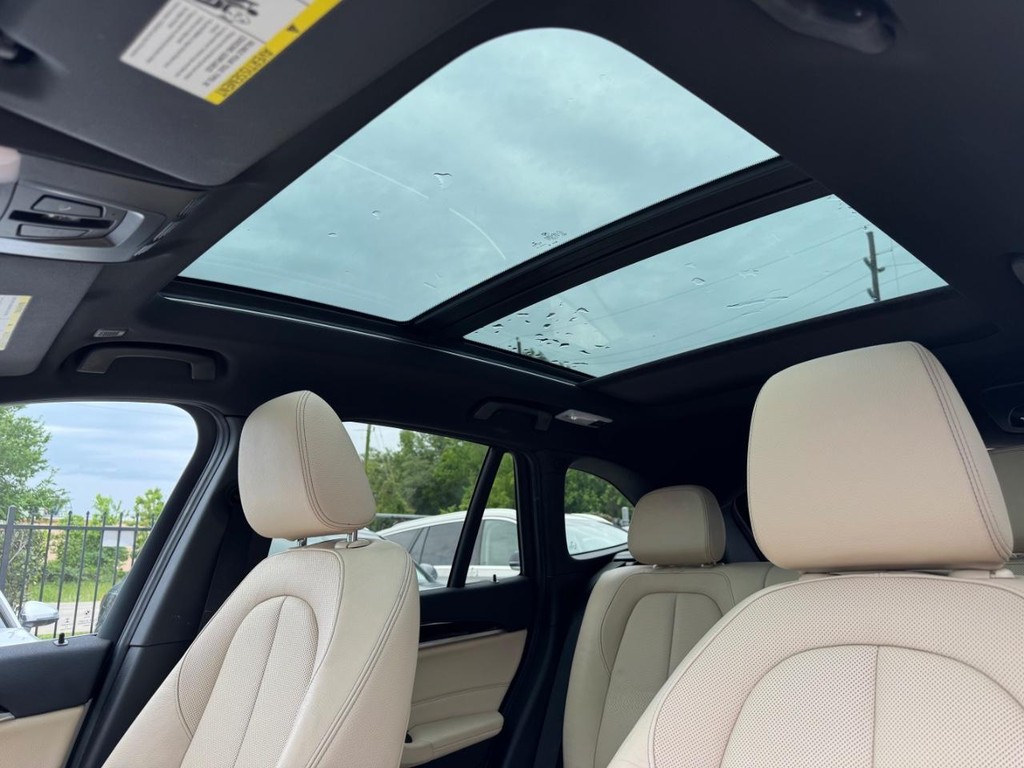 BMW X1 Vehicle Full-screen Gallery Image 20