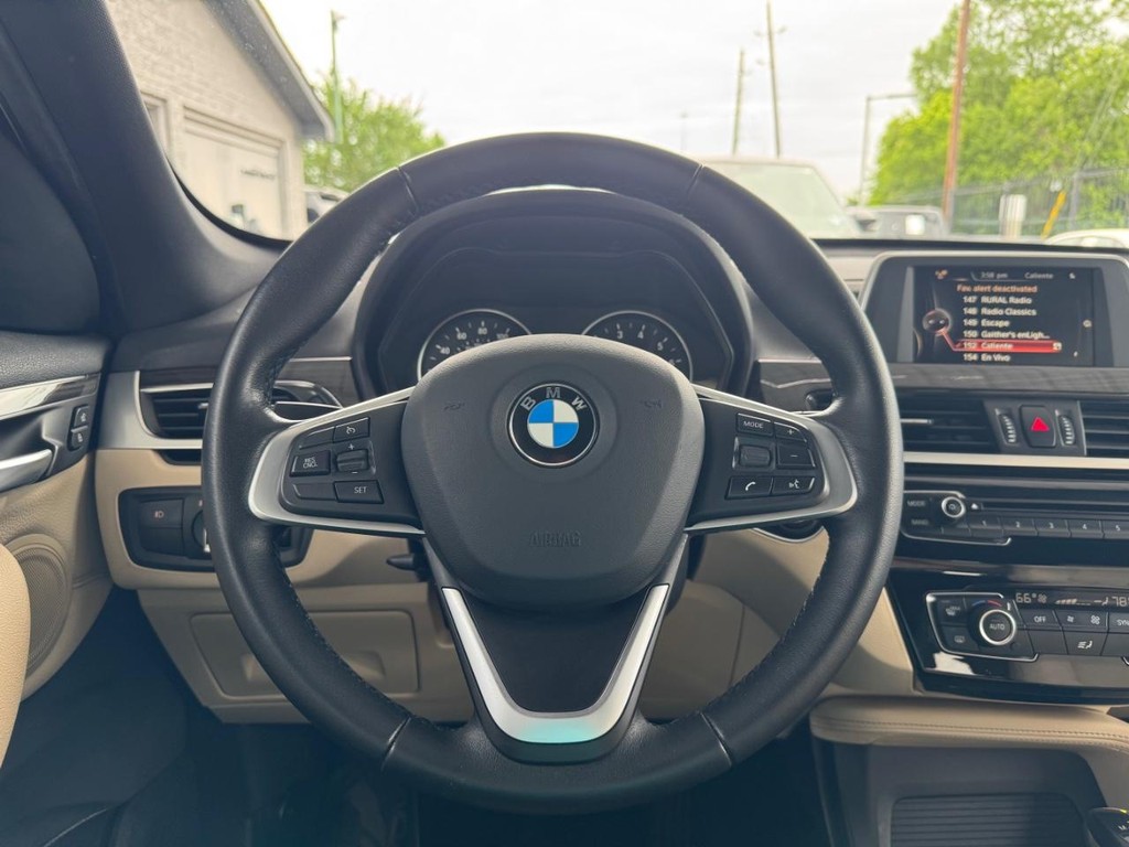 BMW X1 Vehicle Full-screen Gallery Image 21