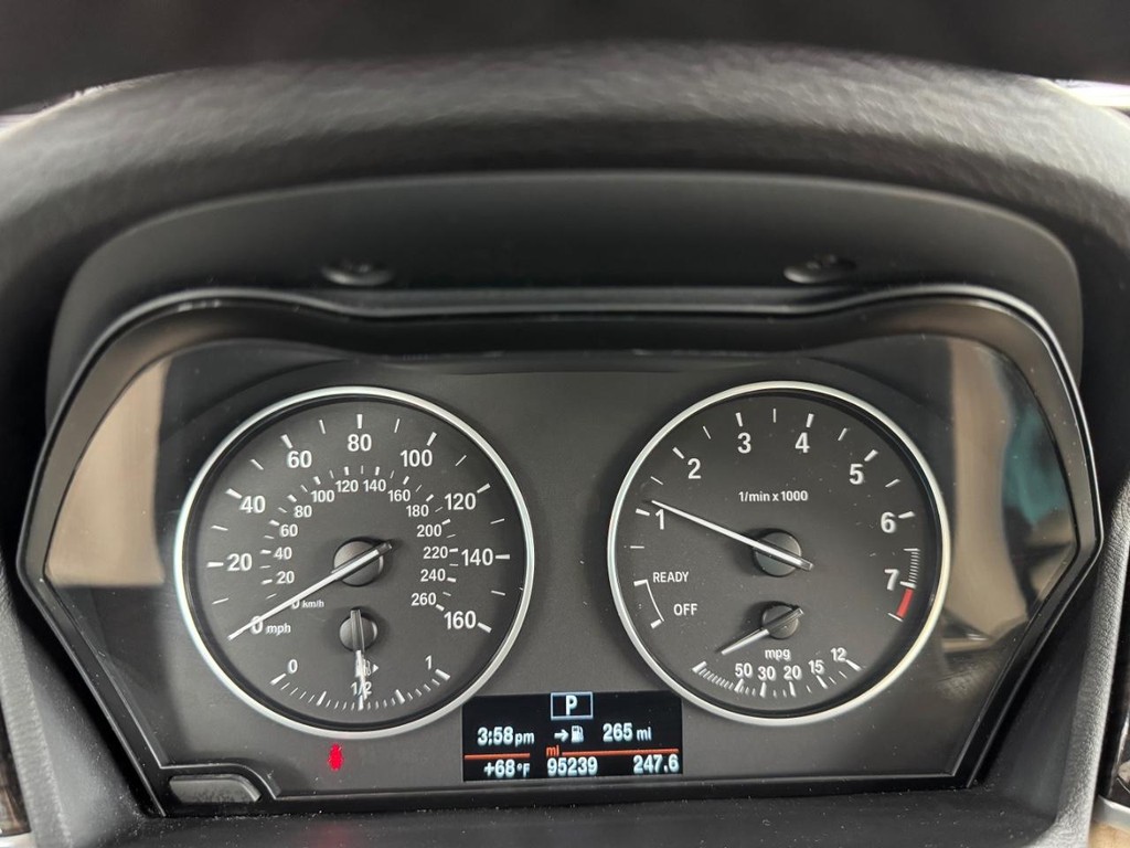 BMW X1 Vehicle Full-screen Gallery Image 22