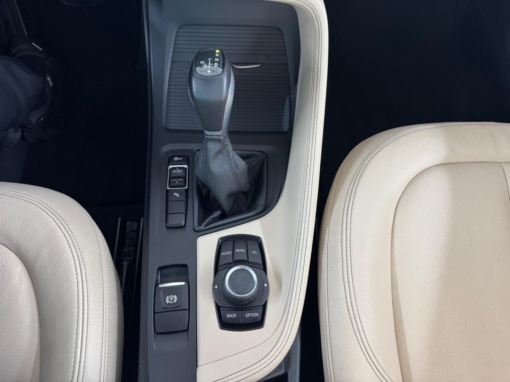 BMW X1 Vehicle Full-screen Gallery Image 24