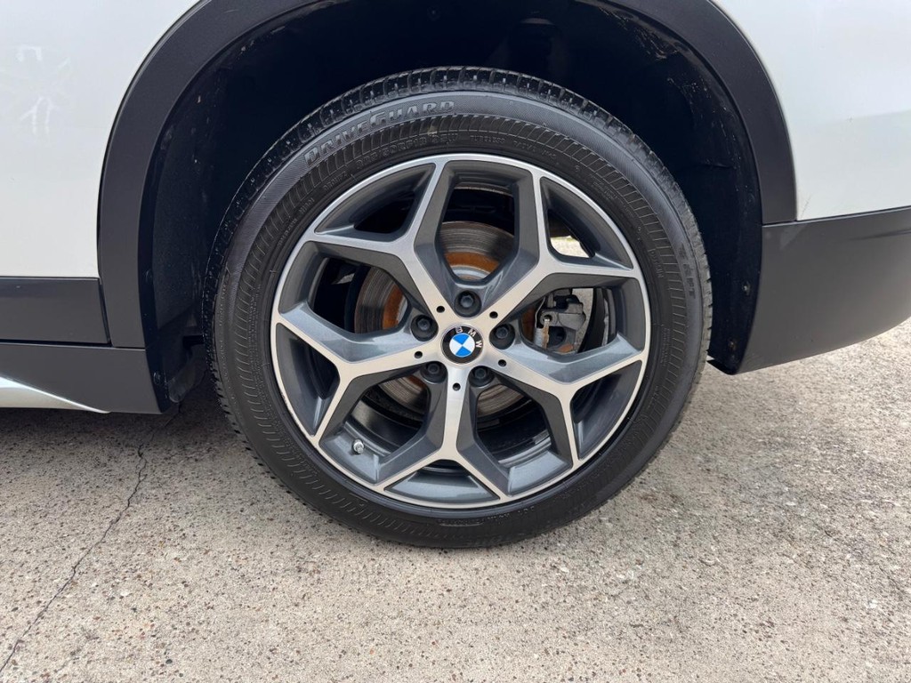 BMW X1 Vehicle Full-screen Gallery Image 27